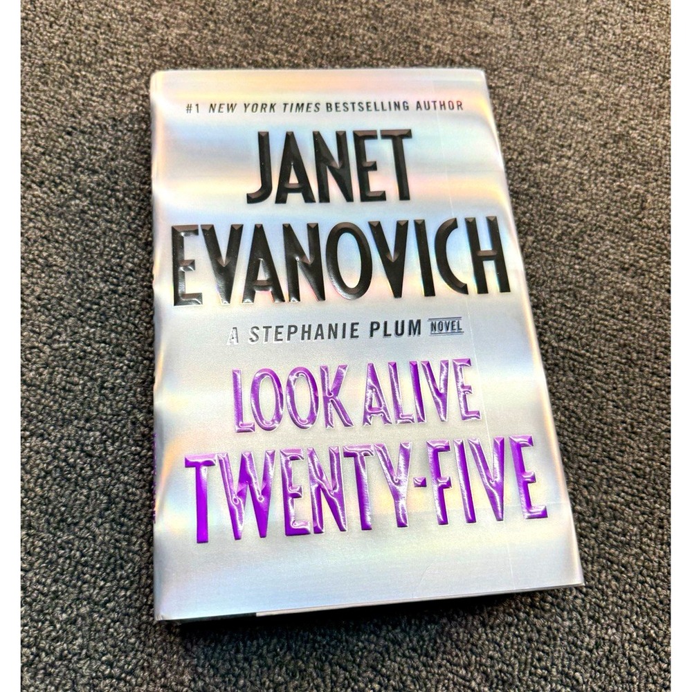 Janet Evanovich Look Alive Twenty-Five Hardcover 2018 Stephanie Plum #25